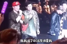 #周杰伦 周杰伦宠粉的瞬间，言必行，说到做到！没有跟错人@抖音大明星 