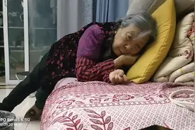 给老年人灌肠视频封面