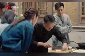 真正的大师 蒙眼切豆腐丝！ #百姓的味道 视频封面