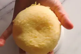 没有秤、没有打蛋器怎么做蛋糕？徒手做蛋糕。#做蛋糕 #戚风蛋糕 #烘焙 #蒸蛋糕 #矿泉水瓶玩法 #古早味