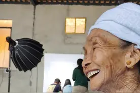 90岁奶奶变装秀，这挡不住的干练气质！#如何成为一名国产超模#民族超模 #变装#西双版纳 视频封面