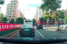 感受一下唐DMI的紧急自动刹车功能，瞬间抱死刹车，避免交通事故视频封面