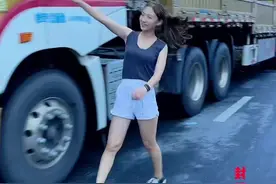 谁说女司机只会开不会倒的，她来了，驾驶22米大半挂倒车视频，倒的不好，老司机们轻点喷❤️❤️视频封面