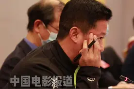#吴京说拍电影就是给人民看的 #吴京 在#第十一次文代会 分组讨论会上表示在今后的创作中一定坚持深入生活的原则视频封面