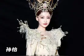孙怡女神级妆造亮相金鹰节开幕式，虽然今年金鹰奖不再设置金鹰女神，但你印象最深刻的金鹰女神礼服，是哪一件呢？#第14届金鹰节开幕式 #金鹰女神 #孙怡 #盖娅传说 #金鹰节视频封面