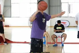 三种常用的#欧洲步上篮 🏀#曲绍斌篮球训练 #篮球教学 视频封面