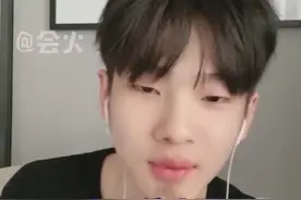 #周震南 回应 #r1se 新歌自己歌词少的争议，尴尬表示：词都是我自己分的视频封面