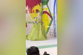#angelababy 绿野仙踪立体花朵长裙 你可以永远相信baby的红毯造型 太美啦#时尚芭莎慈善晚宴 #童心同爱美育未来视频封面