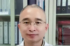 女孩子腹股沟区有鼓包是不是就是#疝气 ？这个需要分清楚情况。不管哪种情况，都要尽快到医院进行干预#健康 #育儿 视频封面