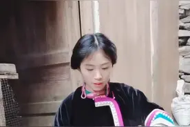 侗族是一个饭养身，歌养心的民族，不管田间地里处处有歌，边做家务边给大家来一首完整版的月塘情，想学的朋友慢慢听