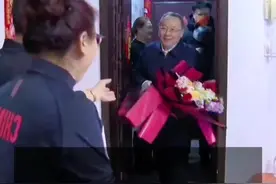 夺金当晚，黑龙江省七台河市市委书记、市长等领导到范可新家中向家属祝贺！视频封面