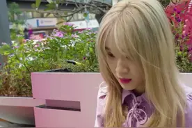 超好看小姐姐卸妆后素颜向男友表白，男友回复都让主持人酸了！！！#卸妆 #挑战视频封面