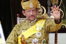 文莱国王哈吉，整个皇宫全是金子做的，就连"厕纸"也是黄金，后宫更是藏娇40多名美女，为何却受国民爱戴？#文莱 #西瓜大热门 @西瓜视频视频封面