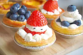 一口爆浆的蓝莓蛋挞，这个做法真是绝了！##治愈系美食 #蛋挞