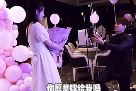 #金恩圣成功求婚张檬 好甜！恭喜啦！快来看求婚现场～视频封面