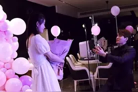 #金恩圣成功求婚张檬 好甜！恭喜啦！快来看求婚现场～视频封面