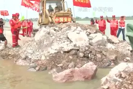 合龙！江西鄱阳188米决口封堵成功，现场视频来了！视频封面