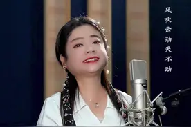 大家好，我叫王丽！来自四川省乐山市，我的手不是特效，是因为小时候生病导致的，尽管现在已经29岁的年纪，身高只有70公分，体重只有25公斤，希望大家不嫌弃，能够给个鼓励。