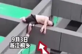 男子酒后上高楼房梁睡了一晚 早上被搞卫生的阿姨发现 最终被消防员成功营救视频封面