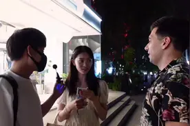 #老外在中国 #三里屯街拍 #采访 #林允儿 #搭讪 林允儿？？？？？视频封面
