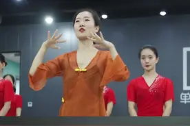 超级期待的，维吾尔族舞蹈移颈教学，怎么才能准确把握风格呢？#民族舞教学视频封面