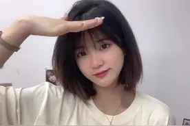 以后拍照不用亲自笑了，用这个一键变笑脸特效笑起来好好看。#变笑脸玩法 #轻而易剪 #以后拍照不用亲自笑了 #教程 #原创剪辑 视频封面