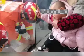 #大概是全网最淡定的手指被卡宝宝  最后的几声哭泣，仿佛只是表示一下对玻璃门的尊重...#浙里是浙江消防 视频封面