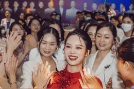 孩子升学宴上父母怎么致辞？#女人#口才#演讲#梁宸瑜#抖音小助手  视频封面
