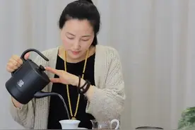 凤凰三点头寓意“三鞠躬”，代表对客人的欢迎和对茶的敬意，您学会了吗？#茶知识 #茶礼仪视频封面