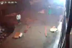 尴尬瞬间#放鞭炮的尴尬视频封面