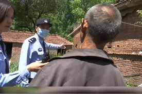 5月16日，济南南部山区，民警通过无人机发现一菜园里有罂粟，面对调查，村民称罂粟是自然生长的，以为是白菜！视频封面