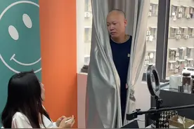 前任的婚礼，该不该参加？#高情商聊天 #原创搞笑 @DOU+小助手 @抖音短视频视频封面