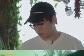 #彭昱畅能不能摘到椰子 彭彭二次上树，这次万事俱备，究竟会不会摘到椰子呢