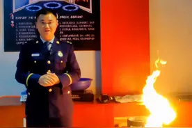 哟哟哟哟…你学会了没有…#广西崇左消防回应怕蛇 #崇左消防抓蛇 #热门 @小芒果Daddy 