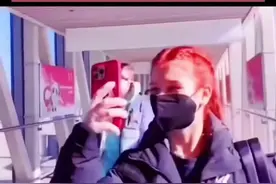 特鲁索娃抵达北京冬奥村，就迫不及待秀自拍和展示冬奥会纪念品😄 #tv8体育频道 #北京冬奥会 #tv8体育频道视频封面