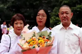 广州高考生走上志愿者岗位：以前你们守护了我，今天换我为你们分担，一起守护这座城。#广东疫情记录视频封面
