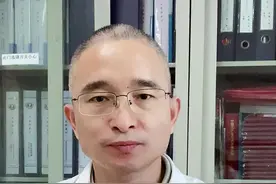 小孩胸前骨头凸出，宝妈们要注意，这有可能是鸡胸哦！如果是的话，尽快带孩子去医院干预#健康 #医生 #育儿 