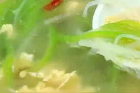 好喝的蟹黄丝瓜汤，看厨师长如何操作，好喝到撑视频封面