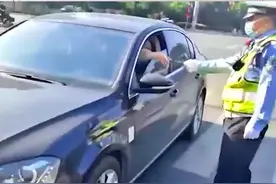 注意！非必要不外出，根据郑州疫情防控指挥部第73号通告，驾驶私家车上路交警将会进行劝返#大河报河南 视频封面