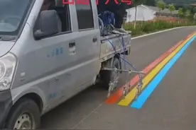 山东潍坊，试论交通标线为什么那么直#知识分享 #涨知识 #科普 #彩虹路 #彩色路面 #标线施工 #道路标线 