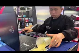 ROG特有的意外保 你知道怎么使用吗？特别是贵的机器一定要注册视频封面