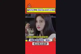 #鞠婧祎在机场听到路人吐槽自己粉丝会戴耳机，心里超难受 #娱乐镜技场