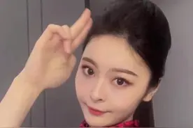 #空姐 #变装 来啦！你喜欢披肩发还是盘起来？#湖南航空 视频封面