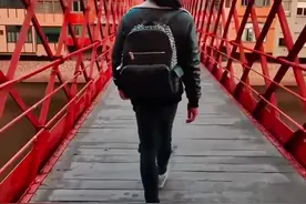 国外摄影大神手机运镜合集欣赏，艾特的朋友学起来#摄影技巧 #创意摄影 #手机摄影 #手机运镜 #运镜转场 #原相机 #摄影教学 视频封面