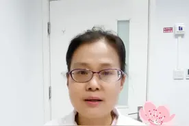 小棉袄第一次来例假，父母该怎么和孩子沟通？这个教育机会一定不能错过！ #孩子教育 #健康视频封面