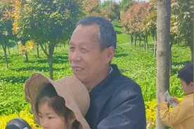 白岩松曾说：我们注定是孝顺父母的最后一代，被儿女抛弃的第一代视频封面