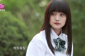 何泓姗拍#匆匆那年 笑称演方茴 难以“自拔”😄更多幕后故事“静视频封面