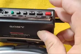 还记得你曾经用过的随身听吗？#索尼 #walkman #松下 #爱华 #磁带 #70后 #80后 #90后 @DOU+小助手 视频封面