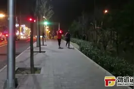 劲滔员工【闺蜜之间约伴夜跑】