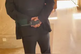 深度还原大堂经理接待不同级别同事朋友#大堂经理 #老四的快乐生活 #模仿